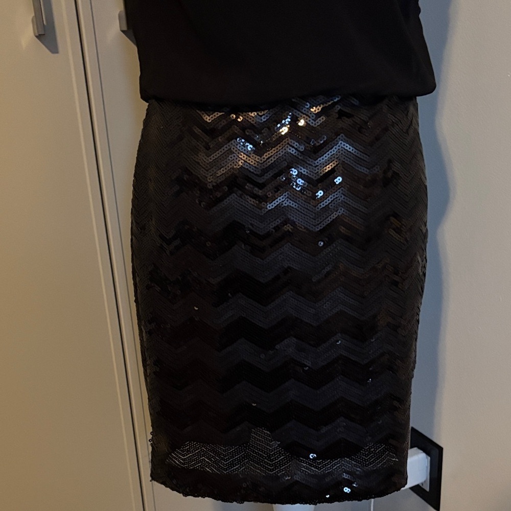 Guess Black Halter Dress with Chevron Skirt Y2K - Picture 6 of 11